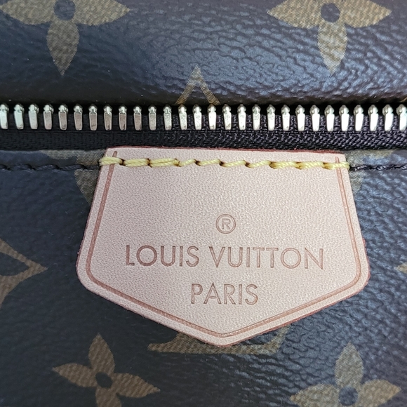 ❌️SOLD❌️ BRAND NEW AUTHENTIC BUMBAG - Picture 3 of 6